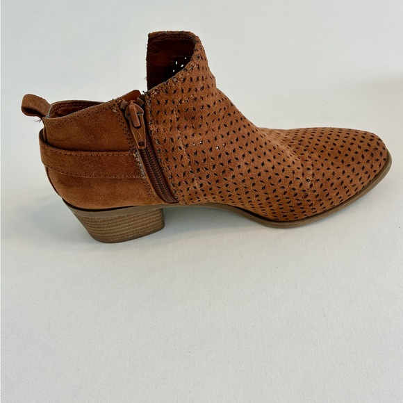 Universal Thread Ankle Boots Women’s 6.5 Brown Perforated Zip Low Heel Booties - Picture 6 of 15